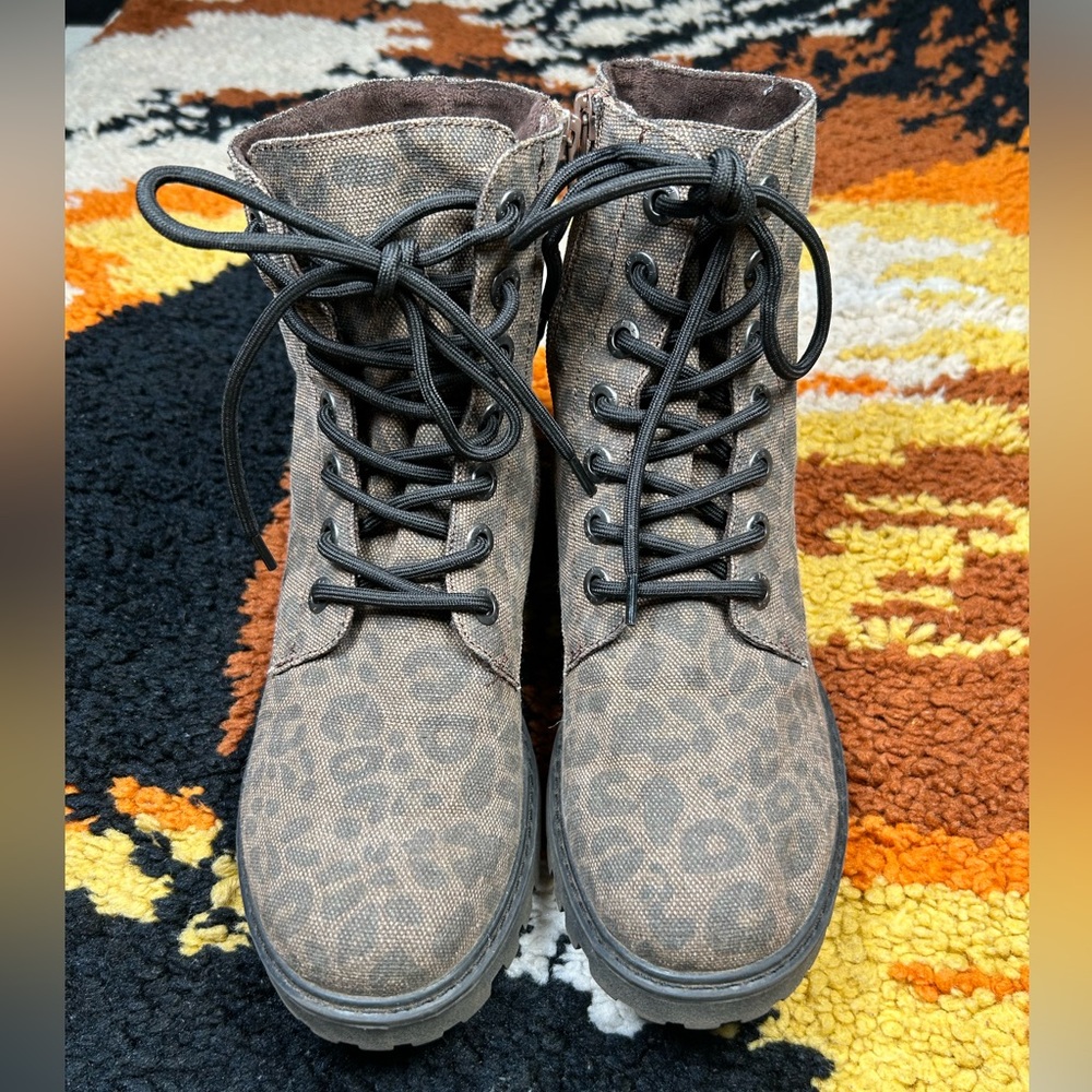 BLOWFISH, leopard print combat boots!! - Picture 2 of 12